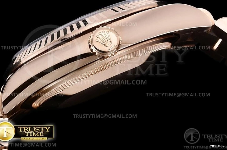 0901 RDD0219J – DayDate 36mm FreshLook 697